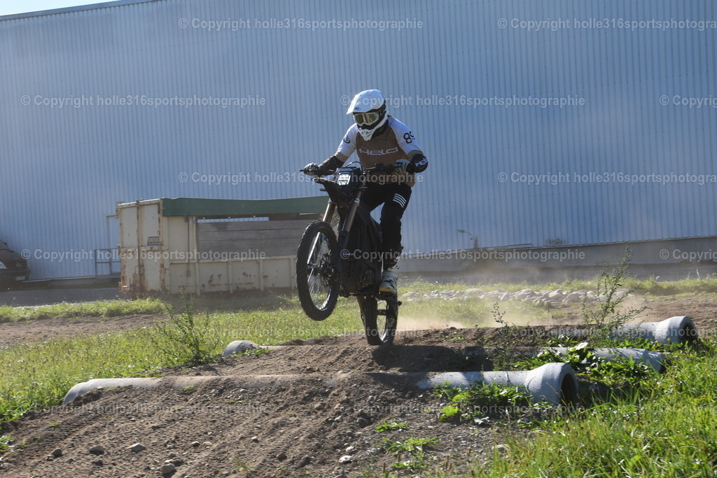 DSC_0019 | Sportfotografie , Motorsport, Motoross, Reitsport, Mointainbike, Enduro,
Landschaft , Outdoor, Eventfotografie, Landschaft, Bilder online bestellen - Realisiert mit Pictrs.com