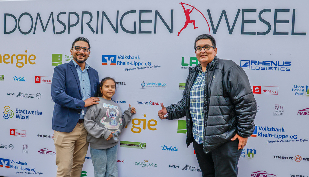 top-top.de 240913-222 | Foto, Video, Fotografie, Videografie, Fotobox, DJ, Discjockey, Musik, Musikbox, Veranstaltung, Photobooth, Amazon, Ebay, Buchtipp, Bestseller, Autor, Verlag, Buch, Wesel, Hamminkeln, NRW, Dinslaken, Rees, Drohne, Hochzeit, Party, Fotobox, Wesel, Fotograf