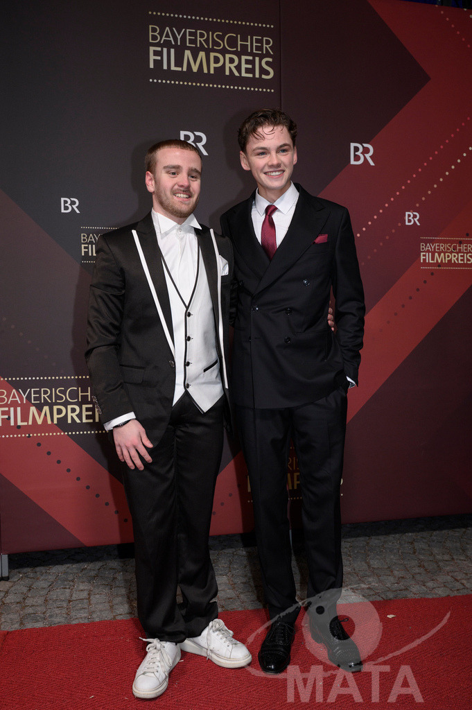 _DWI5018 | Nico Marischka mit Begleitung bei der Verleihung des 47. Bayerischen Filmpreises 2026  im Prinzregententheater. München, Deutschland. Der Bayerische Filmpreis wird seit 1979 von der Bayerischen Staatsregierung verliehen, um die Bedeutung des Kinofilms als Kulturgut herauszustellen - Realisiert mit Pictrs.com