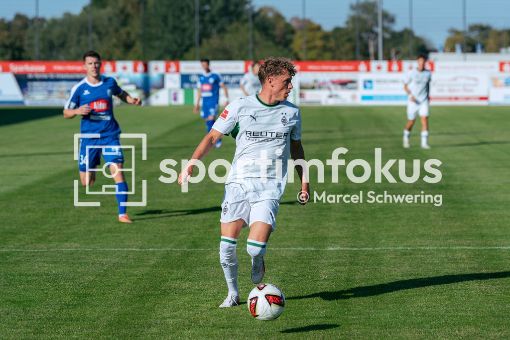 SSVg Velbert 02 – Borussia Mönchengladbach | Robin Hack (Borussia Mönchengladbach) am Ball. Testspiel zwischen der SSVg Velbert 02 und Borussia Mönchengladbach in Velbert, 12.08.2026. Endstand: 0:8. sportimfokus / Marcel Schwering - Realisiert mit Pictrs.com
