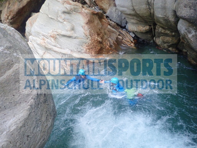 P7030017 | Bestelle die Bilder deines Berg- oder Wasser-Abenteuers mit Mountain Sports bequem von zu Hause aus direkt über unseren Online Fotoshop von pictrs.com. - Realisiert mit Pictrs.com
