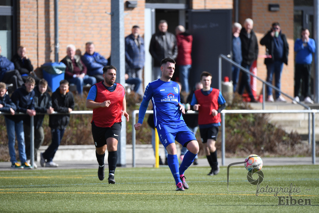 FC Rastede-WSC Frisia | Herren Kreisliga; FC Rastede (blau)-WSC Frisia WHV (rot) am 26.03.2023; in Rastede (Stadion Kötterweg), Photo: Philip Eiben 2023 - Realisiert mit Pictrs.com