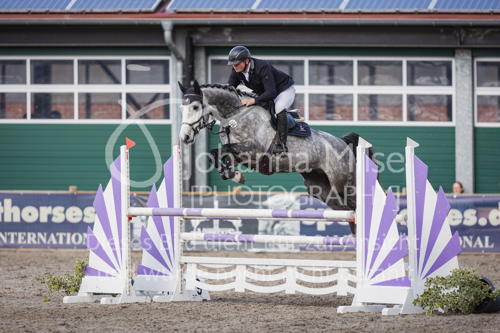 230411_Mühlen_03SprPf-L-429 | Deine schönsten Turniermomente als professionelle Fotos! Entdecke hochwertige Pferdesport-Fotografie im Online-Shop. Jetzt Fotos finden & bestellen!