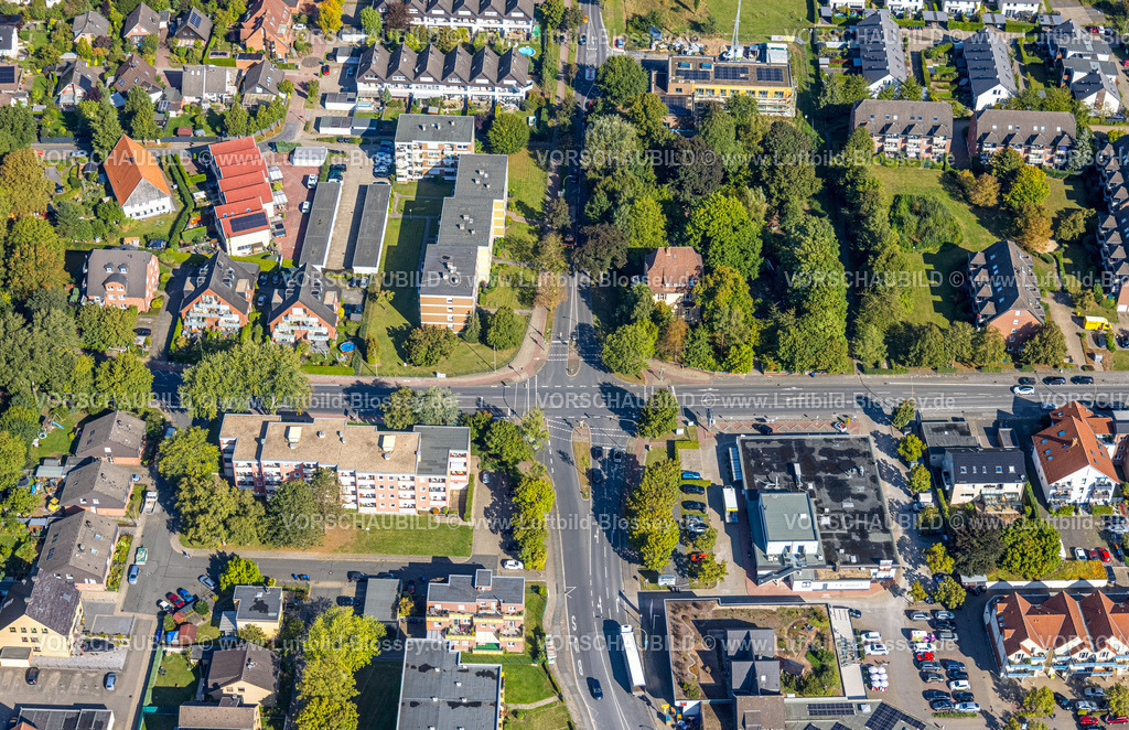 Hamm250901200 | Luftbild, Wohngebiet Straßenverkehr-Kreuzung Ostwennemarstraße und Alter Uentroper Weg, Waldstück mit Villa Kunterbunt, Uentrop, Hamm, Ruhrgebiet, Nordrhein-Westfalen, Deutschland