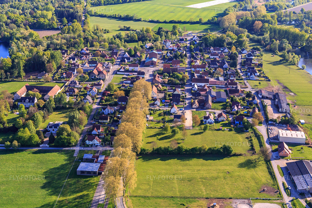 Vue aérienne: Vue de la ville depuis le nord-est à Fort-Louis dans le département Bas Rhin, France – .Photo: IMG_099071.jpg prise le 23/04/2017 par Werner Riehm/FLY-FOTO.eu – Résolution de l'original: 5239 x 3493 px