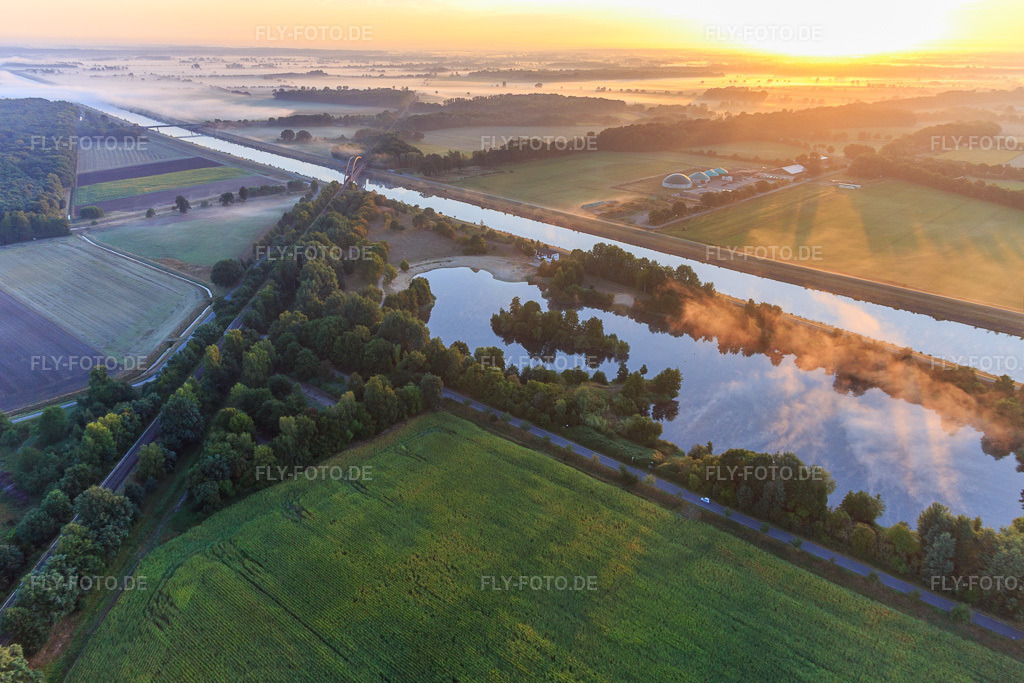 Luftbild: Eisenbahngeleise über den Elb-Seiten-Kanal in Scharnebeck im Bundesland Niedersachsen in Deutschland. Foto: IMG_110153.jpg vom 18.08.2018 durch Werner Riehm/FLY-FOTO.de