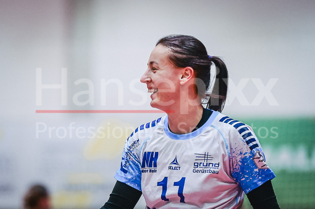 Handball, 2. Bundesliga Frauen, SV Werder Bremen - TuS Lintfort | v.li.: Milica Vlahovic (TuS Lintfort, 11) fröhlich, Portrait, Nahaufnahme, Einzelfoto, Einzelbild