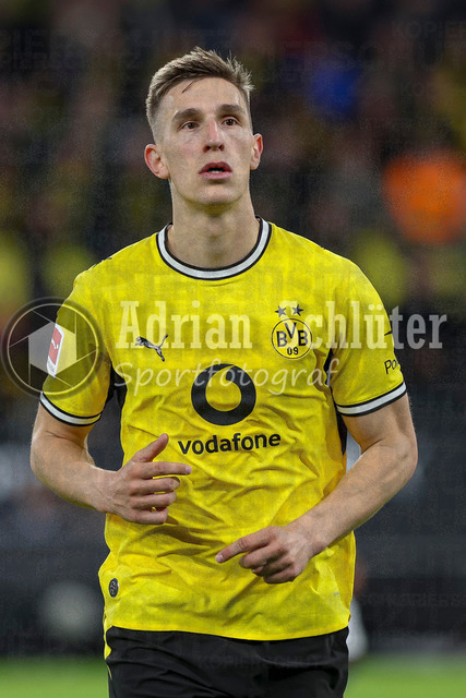 08.05.2026, GER, Fussball, Herren, 1. BL, Saison 2025/2026, Borussia Dortmund - Eintracht Frankfurt | Nico Schlotterbeck (BVB) schaut