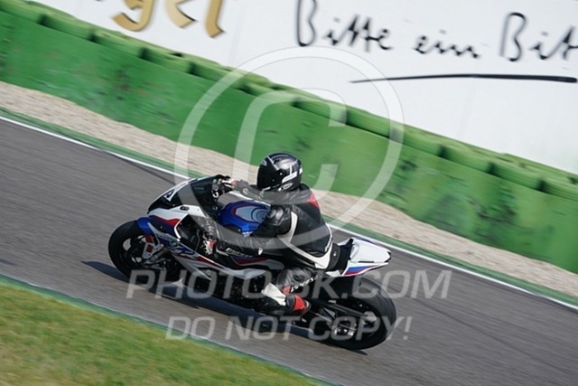 2022_05_10_PBK_32295 | Sportfotografie; SlowMotion; Video; Rennstrecke; Hafeneger; Speer; Racing; RSE; BMW; CBO; Trackday; Motorsportarena; Hockenheimring; Brno; Most; Barcelona; Valencia