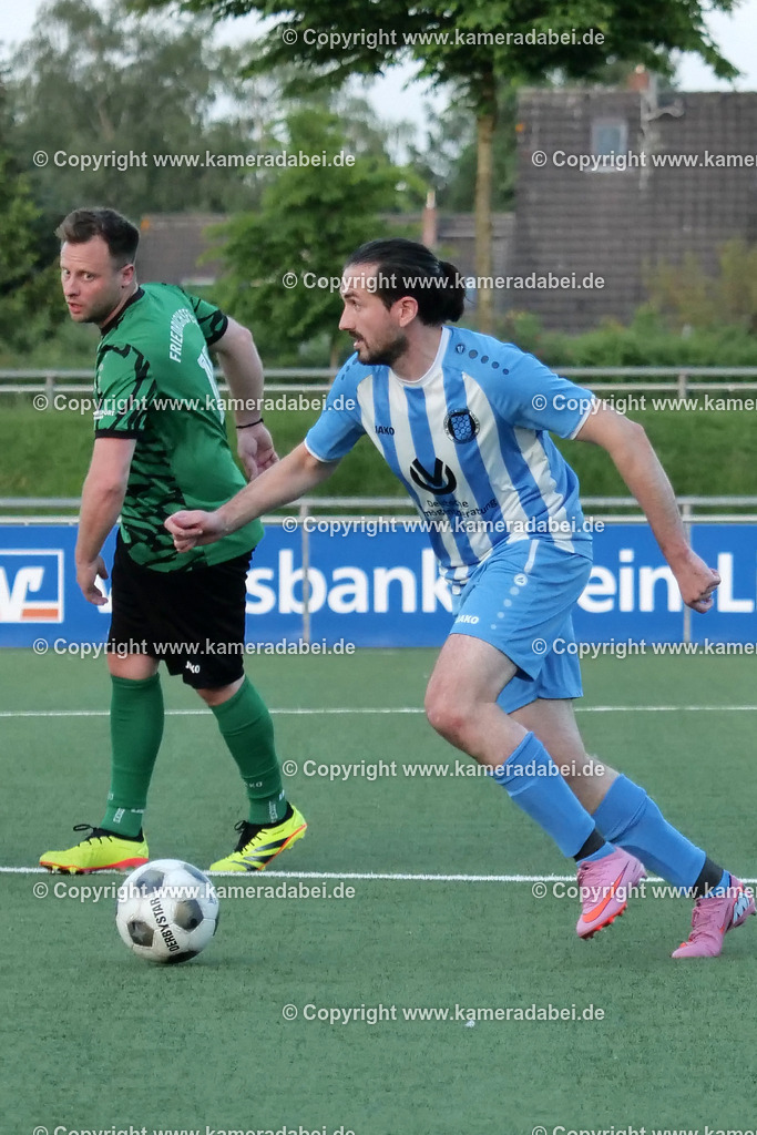 Fußball Kreispokal 25/26 Ü 32 : Spiel um Platz 3 : SV 08/29 Friedrichsfeld - SV Ringenberg AH  2 : 1 | Fußball Kreispokal 25/26 Ü 32 : Spiel um Platz 3 : SV 08/29 Friedrichsfeld - SV Ringenberg AH  2 : 1Spielort : Voerde Friedrichsfeld - Realisiert mit Pictrs.com