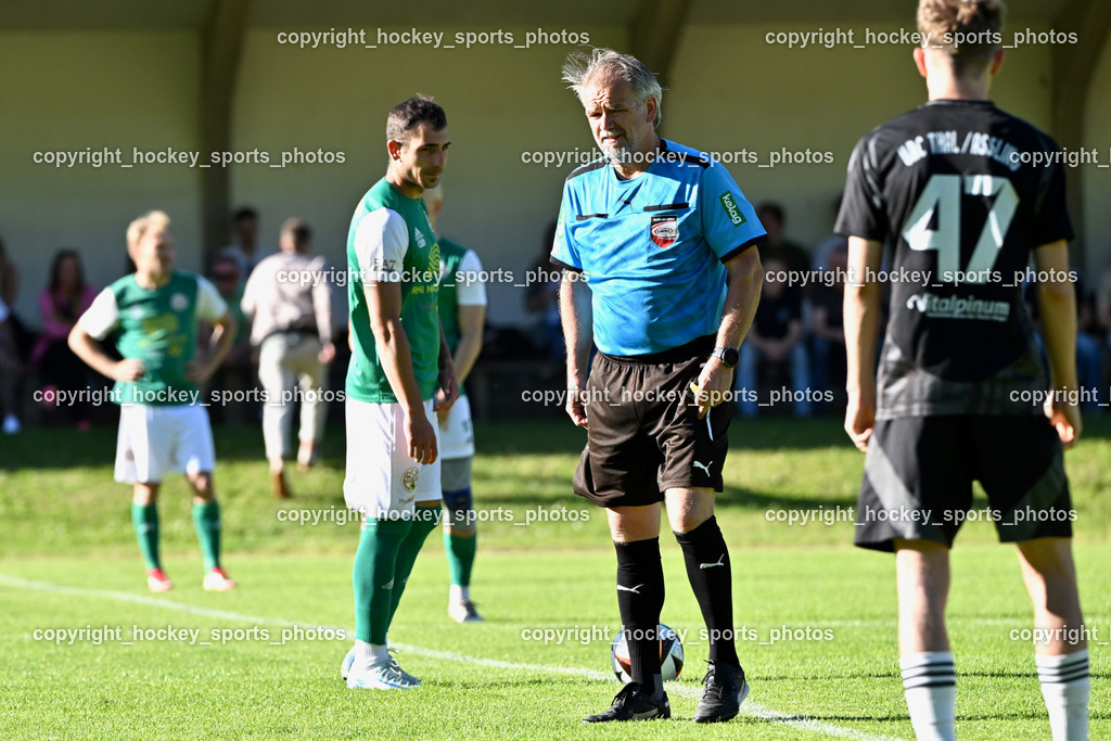WSG Radenthein vs. URC Thal Assling | Gerhard Lukas Meschnark Referee, #47 Luis Felder URC Thal Assling, WSG Radenthein vs. URC Thal Assling, WSG Radenthein vs. URC Thal Assling am 30.05.2025 in Radenthein (Sportplatz Radenthein), Austria, (Photo by Bernd Stefan)