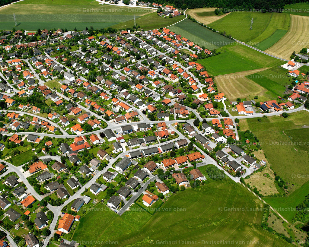 2600449 | UNTEREMMERTING 09.06.2006 Stadtansicht des Innenstadtbereiches  in Unteremmerting im Bundesland Bayern, Deutschland // City view on down town  in Unteremmerting in the state Bavaria, Germany Foto: Gerhard Launer