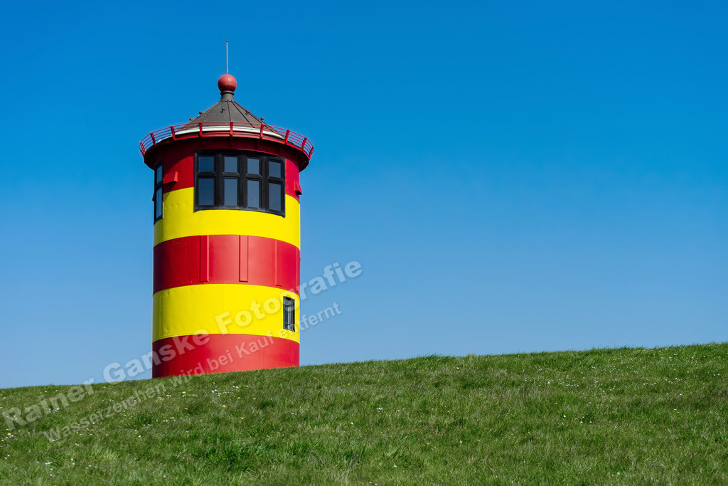 012 Pilsumer Leuchtturm - 09-05-2020 -R Ganske | Onlineshop mit Bildern von Stränden, Häfen und Meer. Leinwände, Poster, Kalender und andere Materialien erhältlich. Kommerzielle Lizenzen möglich.  - Realisiert mit Pictrs.com