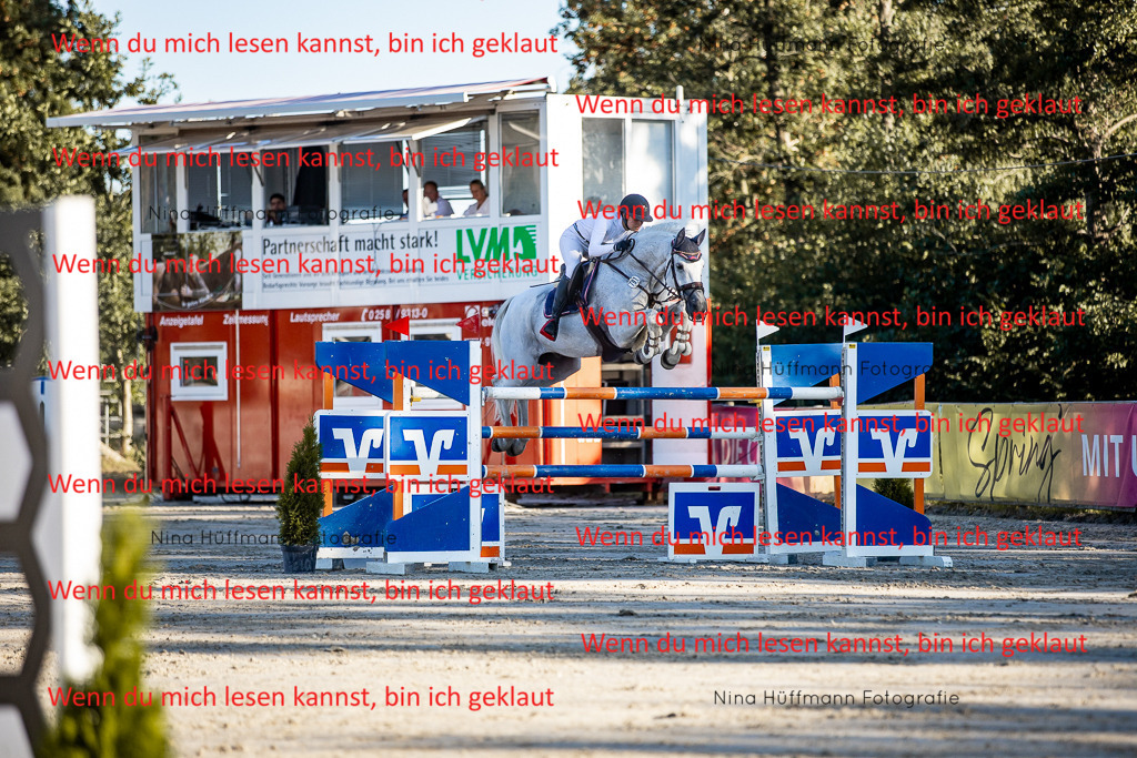 BK1A8398 | Turnierbilder Turnierfotos Nina Hüffmann Turnierfotografie Pferdefotografie Tierzeichnung Haustierzeichnung Pferdezeichnung Hundezeichnung Videograf  - Realisiert mit Pictrs.com