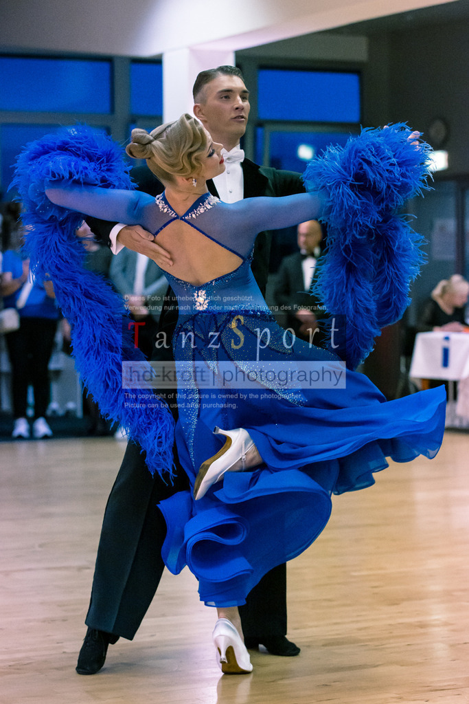20250906_LM_By_HGR-S-Std_7227 | Tanzsportbilder, Standardtanz, Lateintanz, WDSF, DTV, LTVB, dancecomp, goc, hessen tanzt, blaues band der spree, walzer, tango, wiener walzer, slowfox, quickstepp, samba, rumba, cha-cha-cha, paso doble. jive, hd-kroft photography, turniertanzsport