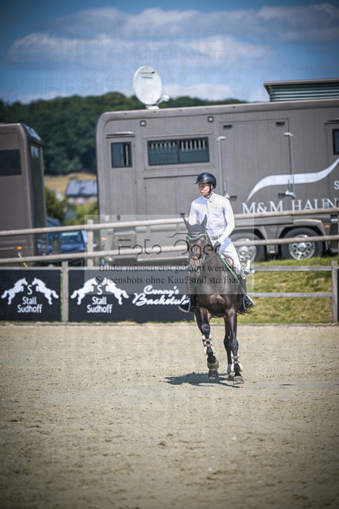 DOS_0060 | Entdecke hochwertige Reitturnierfotos von Foto Oger. Professionell, emotional und authentisch – jetzt Lieblingsmomente im Shop bestellen.Deutschlandweite Turnierfotografie. - Realisiert mit Pictrs.com