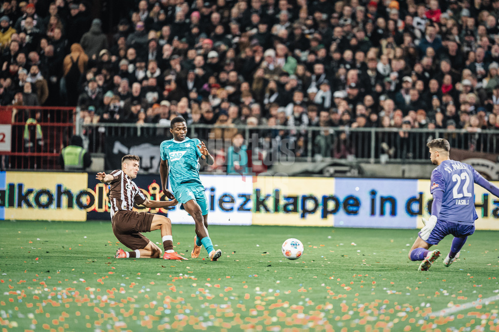 Fußball | Männer | Saison 2025/2026  | Fußball-Bundesliga | 07. Spieltag | FC St. Pauli vs. TSG Hoffenheim | 19.10.2025 | Bazoumana Toure (#29, TSG Hoffenheim) schießt das erste Tor des Spiels
