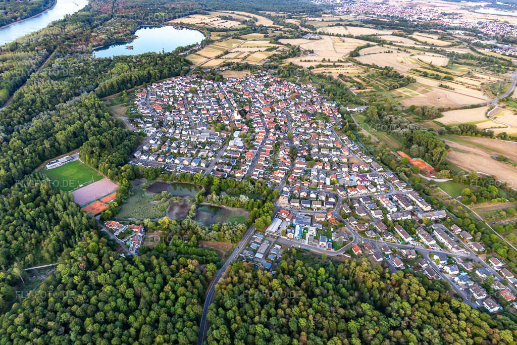 Luftbild: Neuburgweier im Ortsteil Neuburgweier in Rheinstetten im Bundesland Baden-Württemberg in Deutschland. Foto: IMG_134048.jpg vom 21.08.2022 durch Werner Riehm/FLY-FOTO.derheinstetten.de