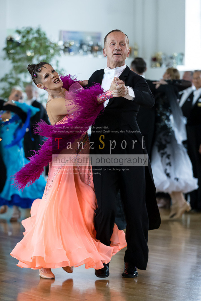 20240525_RL-Masters3-Std_4954 | Tanzsportbilder, Standardtanz, Lateintanz, WDSF, DTV, LTVB, dancecomp, goc, hessen tanzt, blaues band der spree, walzer, tango, wiener walzer, slowfox, quickstepp, samba, rumba, cha-cha-cha, paso doble. jive, hd-kroft photography, turniertanzsport