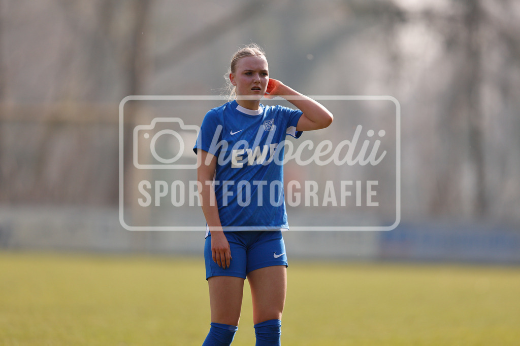 Fußball I Frauen I Saison 2025-2026 I Oberliga Niedersachsen I 15. Spieltag I SV Meppen 1912 e.v. U20 2 - BW Hollage -67 | Klara Wittrock (7, SV Meppen 1912 e.v.) - Realisiert mit Pictrs.com