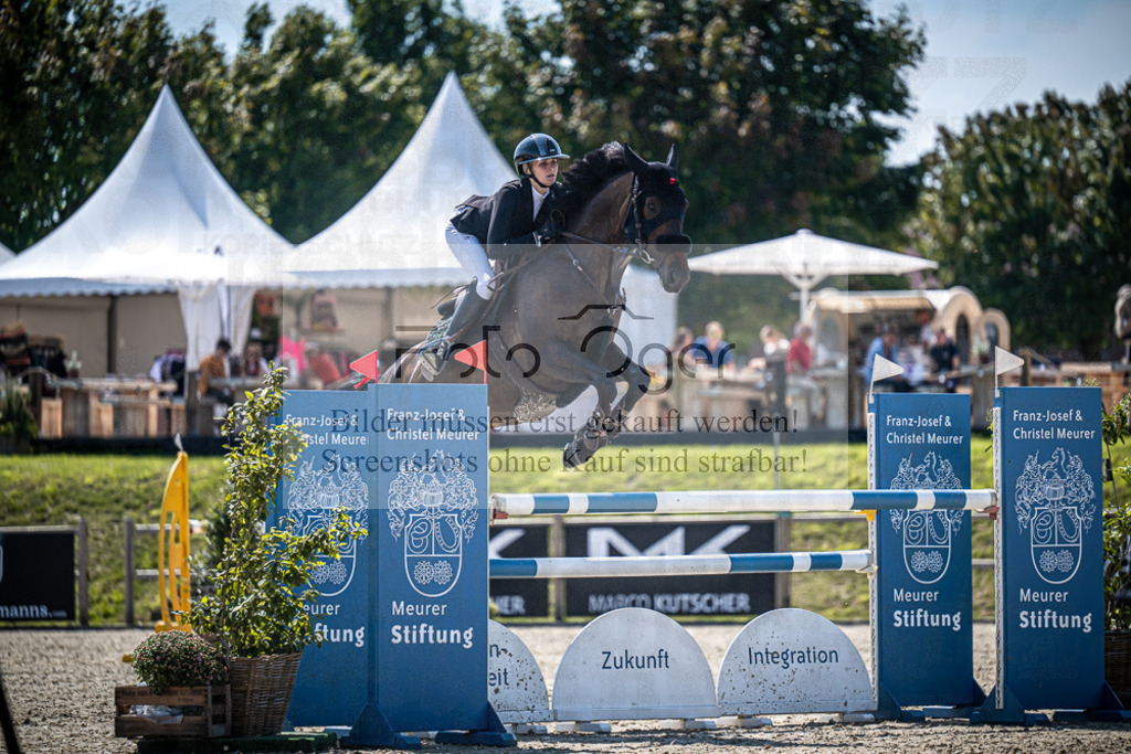 DOS_3699 | Entdecke hochwertige Reitturnierfotos von Foto Oger. Professionell, emotional und authentisch – jetzt Lieblingsmomente im Shop bestellen.Deutschlandweite Turnierfotografie. - Realisiert mit Pictrs.com
