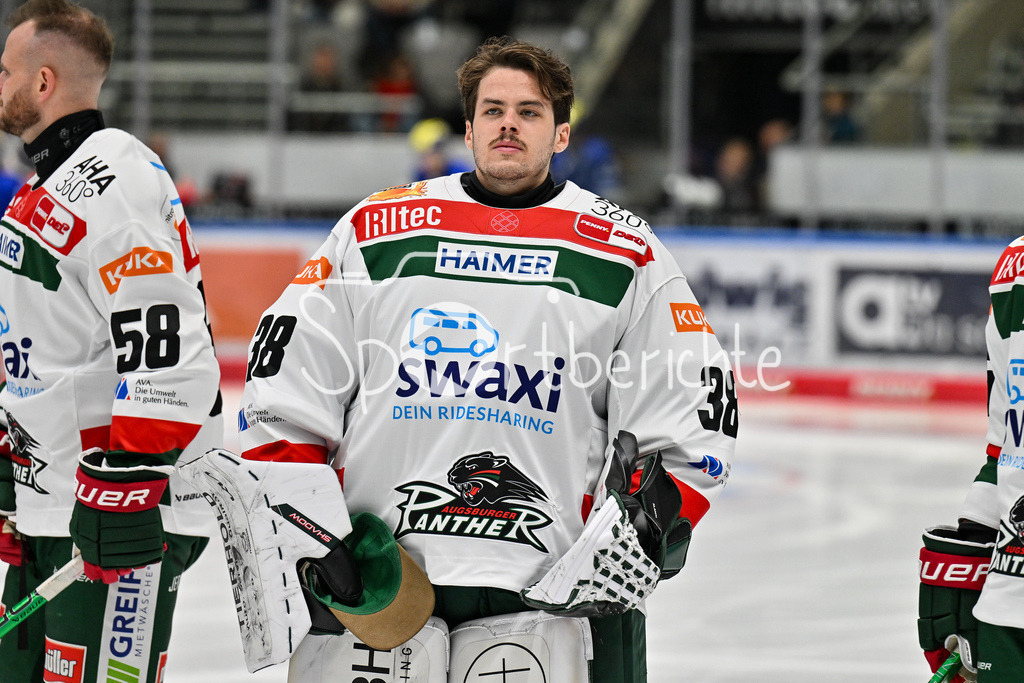 Augsburger Panther - EC VSV | Im Bild Strauss MANN (Augsburger Panther #38) vor der Partie gegen Villach