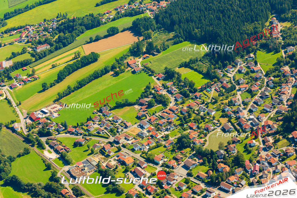 Luftaufnahme von Hohenwarth - Die Luftaufnahme wurde 2025 vom UL-Flugzeug heraus erstellt ( keine Drohne ) - Hochauflösende Luftaufnahme - für professionelle Ausdrucke geeignet. Die Geschenkidee !Mit Lizenz und Bildrechte bestellbar