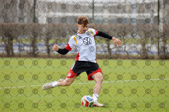 RGE_8645b | Deutsche Nationalmannschaft U-20, Herren, Training auf dem Gebhardt-Platz, im Bild Maurice Krattenmacher ( Hertha BSC ),  24.03. 2026, Fotograf: Ralf Gebhardt - Realisiert mit Pictrs.com