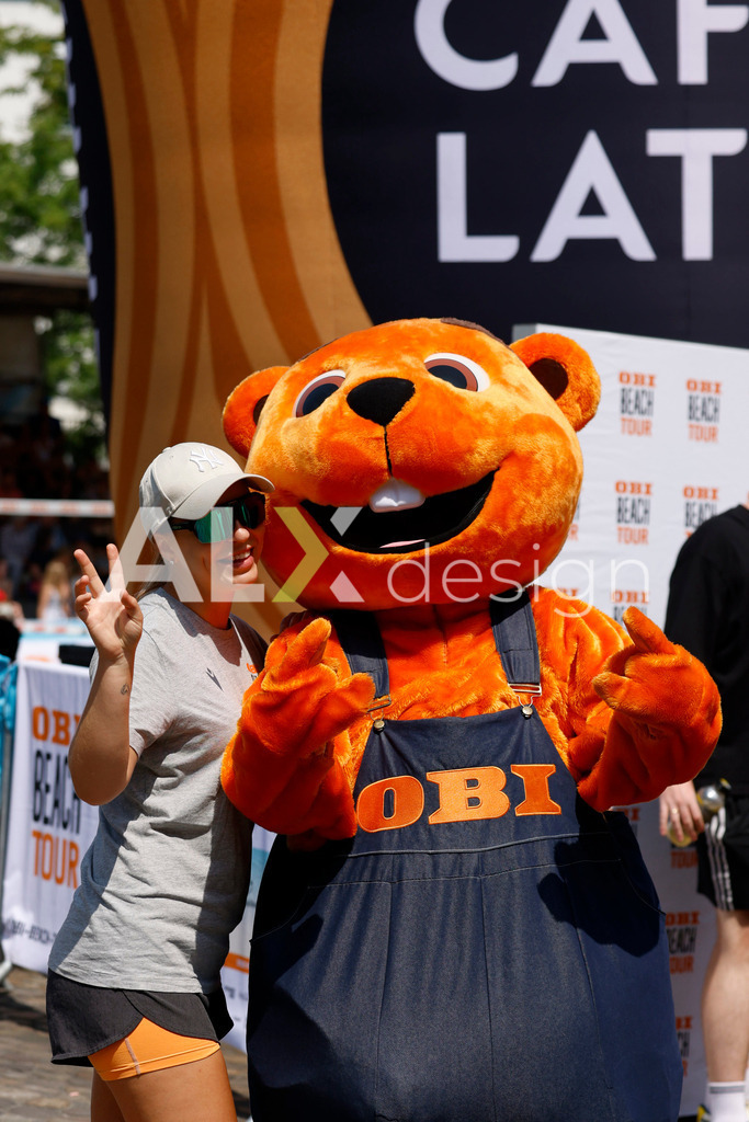 Obi BeachTour 2026 - Basel | BASEL, SWITZERLAND - JULY 19: OBI Mascot during the Obi BeachTour 2026 match between DILLIER / FLÜCKIGER (SUI) and HAGENBUCH / HAUSSENER (SUI) at Barfüsserplatz on July 19, 2026 in Basel, Switzerland. - Realisiert mit Pictrs.com