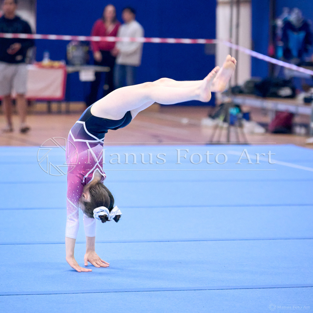 2024-10-06-3-D-DSC00651 | Professionelle Sportfotografie in Hamburg, Schleswig-Holstein und Niedersachsen – spezialisiert auf Rhönrad, Geräteturnen, Leistungsturnen und rhythmische Sportgymnastik. Bundesweite Begleitung von Rhönrad-Events. Jetzt Sport-Fotos - Realisiert mit Pictrs.com