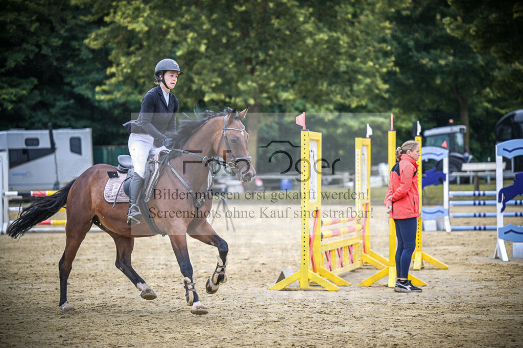 DOS_2374 | Entdecke hochwertige Reitturnierfotos von Foto Oger. Professionell, emotional und authentisch – jetzt Lieblingsmomente im Shop bestellen.Deutschlandweite Turnierfotografie. - Realisiert mit Pictrs.com