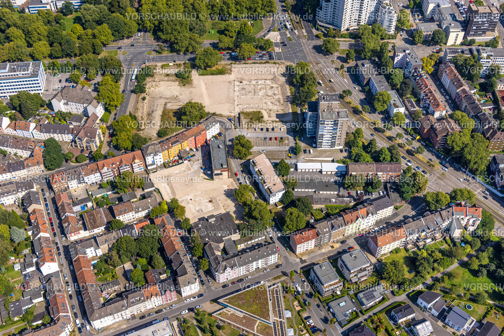 Gelsenkirchen240809044GE-Sued | Luftbild, Wohngebiet und Brachfläche Baugelände ehemaliges Zentralbad, Schalke, Gelsenkirchen, Ruhrgebiet, Nordrhein-Westfalen, Deutschland
