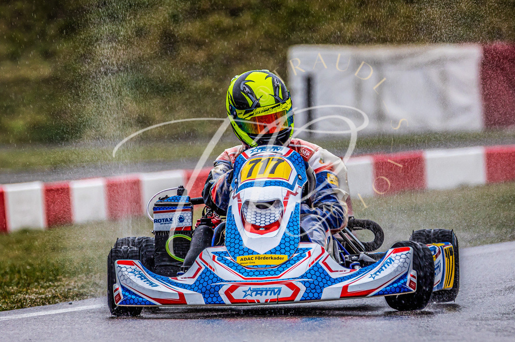 e2f6cfb8a58940a2bd0bcf33c8e8b94d | traudl_s_fotos