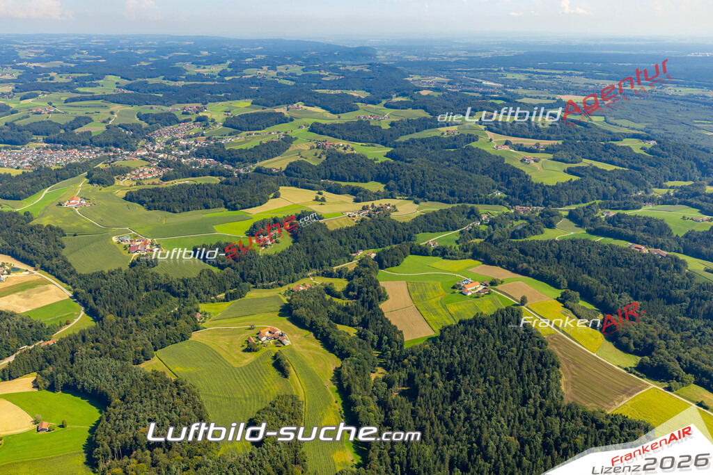 Das Luftbild zeigt : Rockersbach Reischach - Die Luftaufnahme wurde 2024 vom UL-Flugzeug aus erstellt ( keine Drohne ) - Hochauflösende Luftaufnahme - Für grossformatige Ausdrucke geeignet. Die Geschenkidee !Mit Lizenz und Bildrechte bestellbar