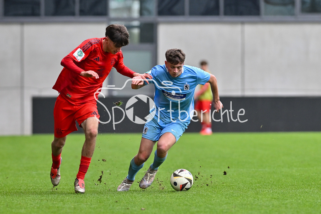 FC Bayern München U19 - TSV 1860 München U19 | Im Duell Roko MIJATOVIC (FCB #6) und Finn FUCHS (TSV 1860 Muenchen U19 #3) / Zweikampf / U19 DFB Nachwuchsliga: FC Bayern Muenchen U19 - TSV 1860 Muenchen U19, FC Bayern Campus am 02.11.2024