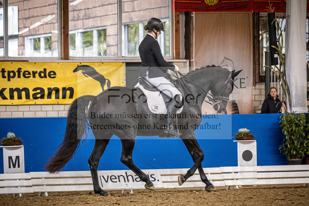 DOS_2855 | Entdecke hochwertige Reitturnierfotos von Foto Oger. Professionell, emotional und authentisch – jetzt Lieblingsmomente im Shop bestellen.Deutschlandweite Turnierfotografie. - Realisiert mit Pictrs.com