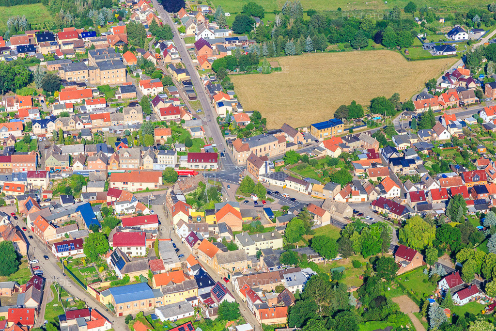 Luftbild: Dorfzentrum im Ortsteil Siersleben in Gerbstedt im Bundesland Sachsen-Anhalt in Deutschland. Foto: IMG_148152.jpg vom 12.06.2025 durch Werner Riehm/FLY-FOTO.de