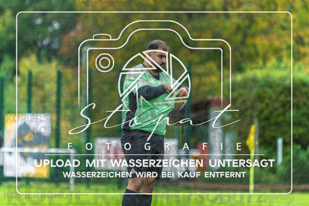 FSFSLEN-1033 | Meikel Ibrahim (Schiedsrichter) beim Herren 3. Kreisklasse HK Spiel zwischen FG Fulde-Stellichte 2 und Eintracht Leinetal 4 im Fulder Zentralstadion, Fulde (Simon Paul Stopat) - Realisiert mit Pictrs.com
