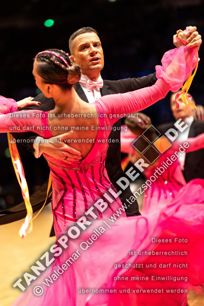 20221112-01684 | Hier finden Sie Tanz Bilder vom Latein und Standard Formationen tanzen. Sportbilder vom Tanzsport. Schöne Fotos und von Weltmeisterschaft, Europameisterschaft, Bundesliga, Regionalliga, Oberliga und Landesliga sowie von GOC Stuttgart, DanceComp, WM Bremen