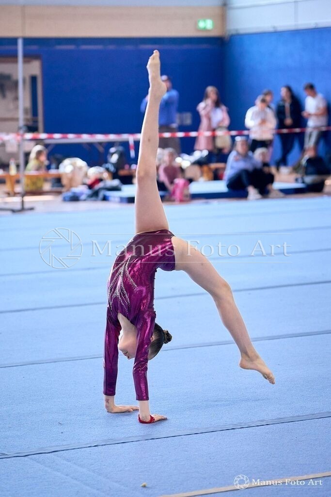 2024-04-19-2-2-B-DSC00888 | Professionelle Sportfotografie in Hamburg, Schleswig-Holstein und Niedersachsen – spezialisiert auf Rhönrad, Geräteturnen, Leistungsturnen und rhythmische Sportgymnastik. Bundesweite Begleitung von Rhönrad-Events. Jetzt Sport-Fotos - Realisiert mit Pictrs.com