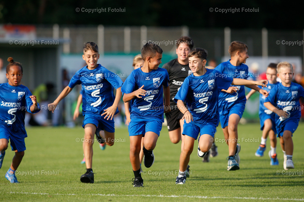 A_LUI_27082025_02jpg | SPORT,FUSSBALL,UNIQA OOEFB CUP 2.RUNDE,ASKOE OEDT-WSG TIROL 27.08.2025 IM BILD: EINLAUFKIDS FOTO:FOTOLUI