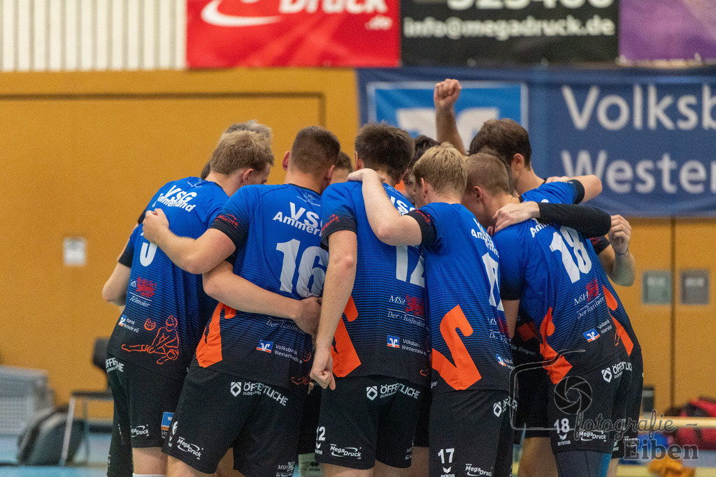 VSG Ammerland-TV Baden | Volleyball-Regionalliga; VSG Ammerland (blau)-TV Baden (weiß) am 19.10.2024; in Bad Zwischenahn (Sporthalle Schullerstraße), Photo: Philip Eiben 2024 - Realisiert mit Pictrs.com
