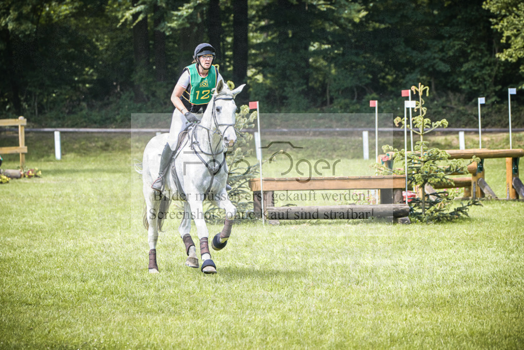 DOS_7418 | Entdecke hochwertige Reitturnierfotos von Foto Oger. Professionell, emotional und authentisch – jetzt Lieblingsmomente im Shop bestellen.Deutschlandweite Turnierfotografie. - Realisiert mit Pictrs.com
