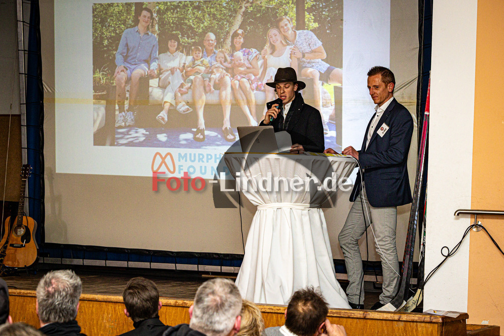 Benefizabend zur Rettung der Eishalle Peißenberg | Benefizabend Eishalle, Benefizabend zur Rettung der Eishalle Peißenberg, 20250123,Ryan Murphy verkündet Unterstützung von der Murphy Family Foundation,2025-01-23 in Peißenberg (Pfarrheim St. Barbara)Ryan MurphyCopyright: WolfgangxLindner foto-lindner.de