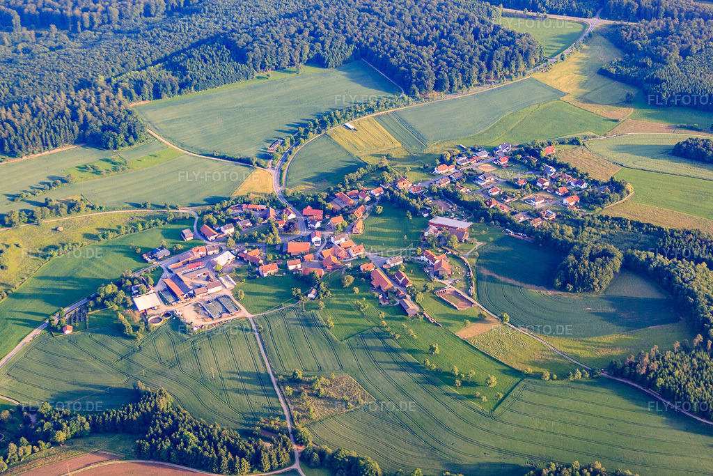 Luftbild: Ortsansicht von Norden im Ortsteil Oberneudorf in Buchen im Bundesland Baden-Württemberg in Deutschland. Foto: IMG_66306.jpg vom 30.05.2014 durch Werner Riehm/FLY-FOTO.de – Auflösung des Originals: 4752 x 3168 px