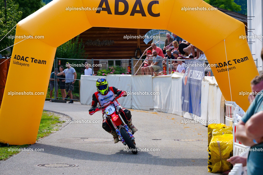 P1025621 | Erleben Sie atemberaubende, hochqualitative Fotos Ihrer Fahrt entlang der malerischen Alpenstraßen. Besuchen Sie alpineshots.com, um professionelle Aufnahmen Ihrer unvergesslichen Reise zu finden und zu kaufen - Realisiert mit Pictrs.com