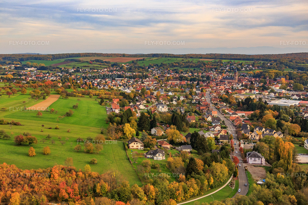 Aerial view: View of the town from the northwest in Reichshoffen in the state Bas-Rhin, France.Photo: IMG_084746.jpg taken on 10/24/2015 by Werner Riehm/FLY-FOTO.comResolution of the original: 5472 x 3648 px