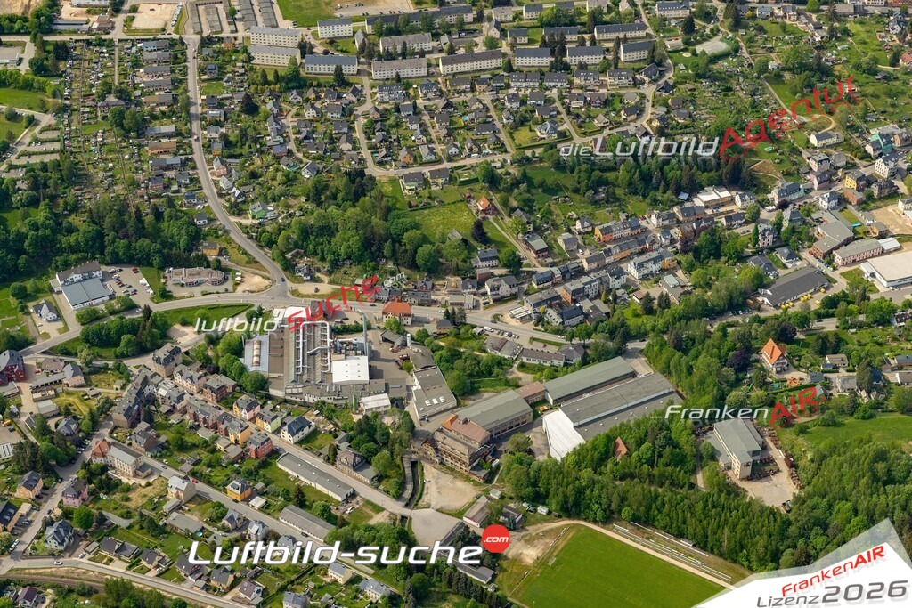 Die Luftaufnahme Niederlößnitz - Lößnitz wurde 2022 vom Flugzeug aus (keine Drohne) erstellt. Hohe Auflösung -für große Poster und Wandbilder geeignet - Garantiert!