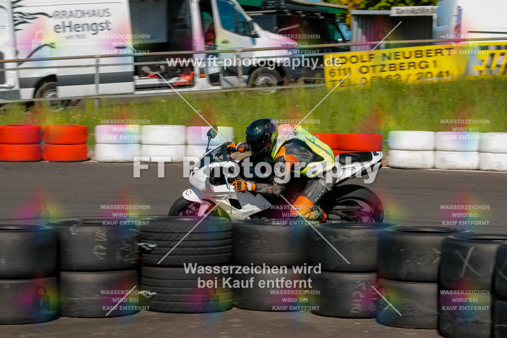 Moto-TeamOBK-21347 | Hier findet Ihr Bilder von Touristenfahrten auf der Nürburgring Nordschleife oder von anderen Veranstaltungen die ich besucht habe. Viel Spass beim Durch Schauen 