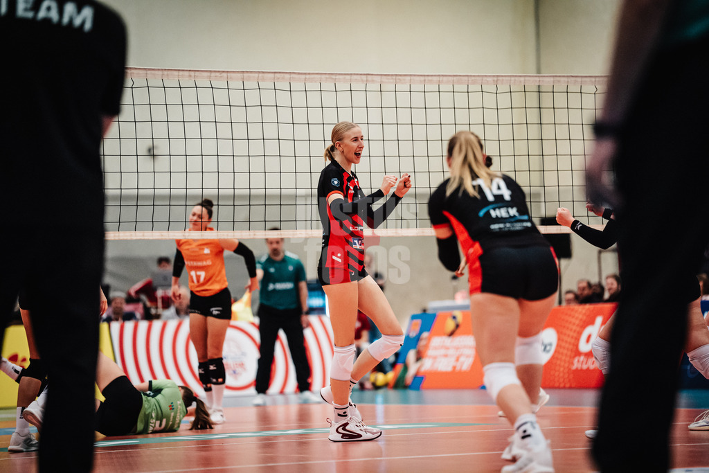 Volleyball | Frauen | Saison 2025/2026 | Volleyball Bundesliga | ETV Hamburger Volksbank Volleys vs. Ladies in Black Aachen | 29.10.2025 | Anna Hartig (#5, ETV Hamburger Volksbank Volleys) jubelt